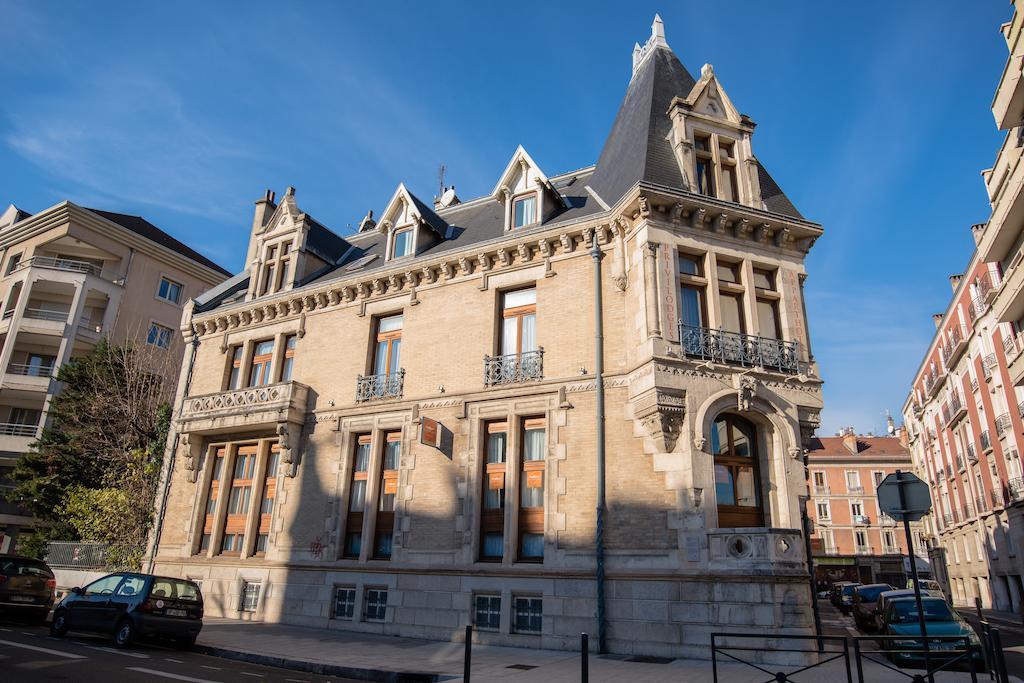 Privilodges Chateau Perrin Grenoble Esterno foto
