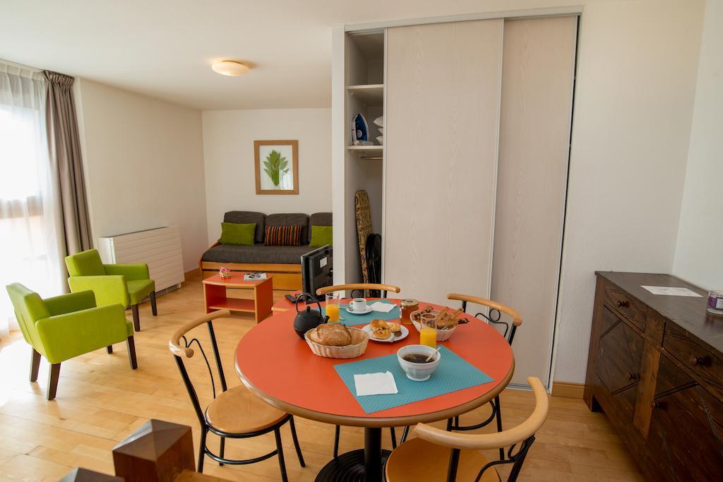 Privilodges Chateau Perrin Grenoble Esterno foto